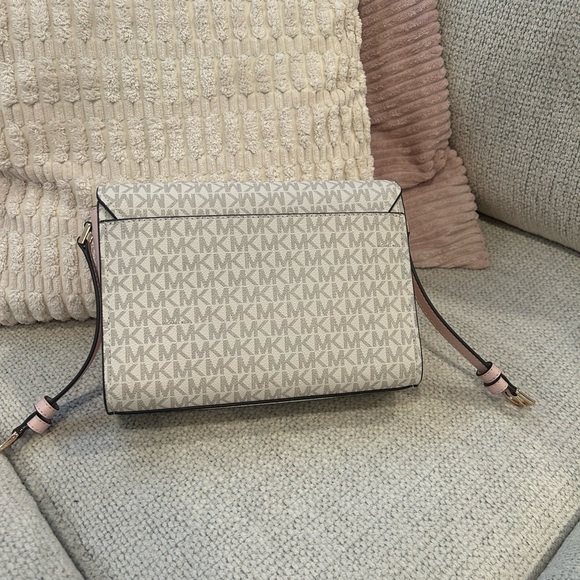 NWT Michael Kors Mimi Medium Logo Messenger Bag - Picture 3 of 3